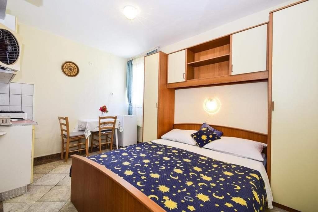 Apartmani Krizanovic Vodice Exterior photo