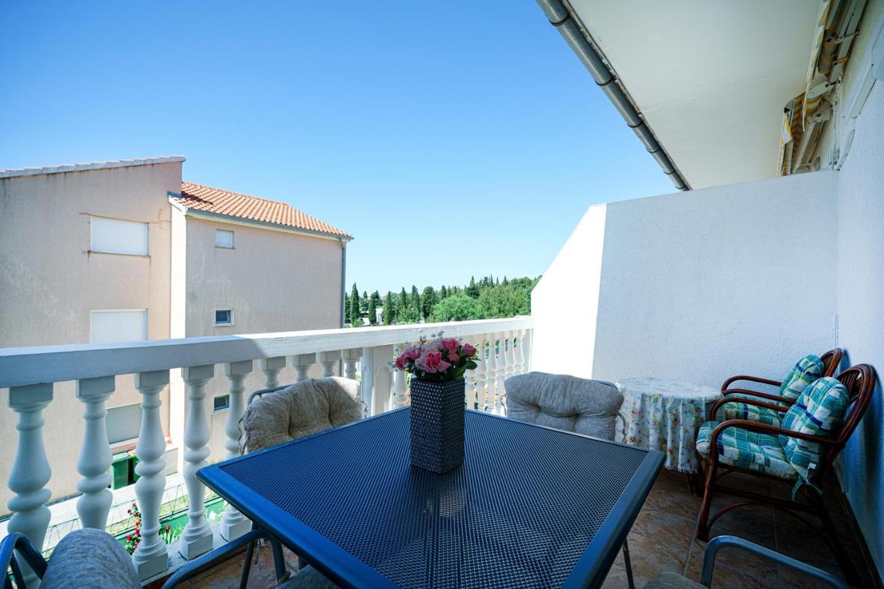 Apartmani Krizanovic Vodice Exterior photo